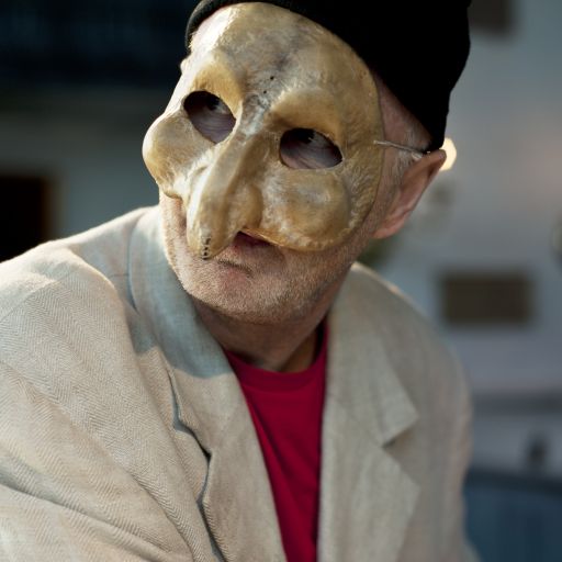 sven_i_mask.jpg